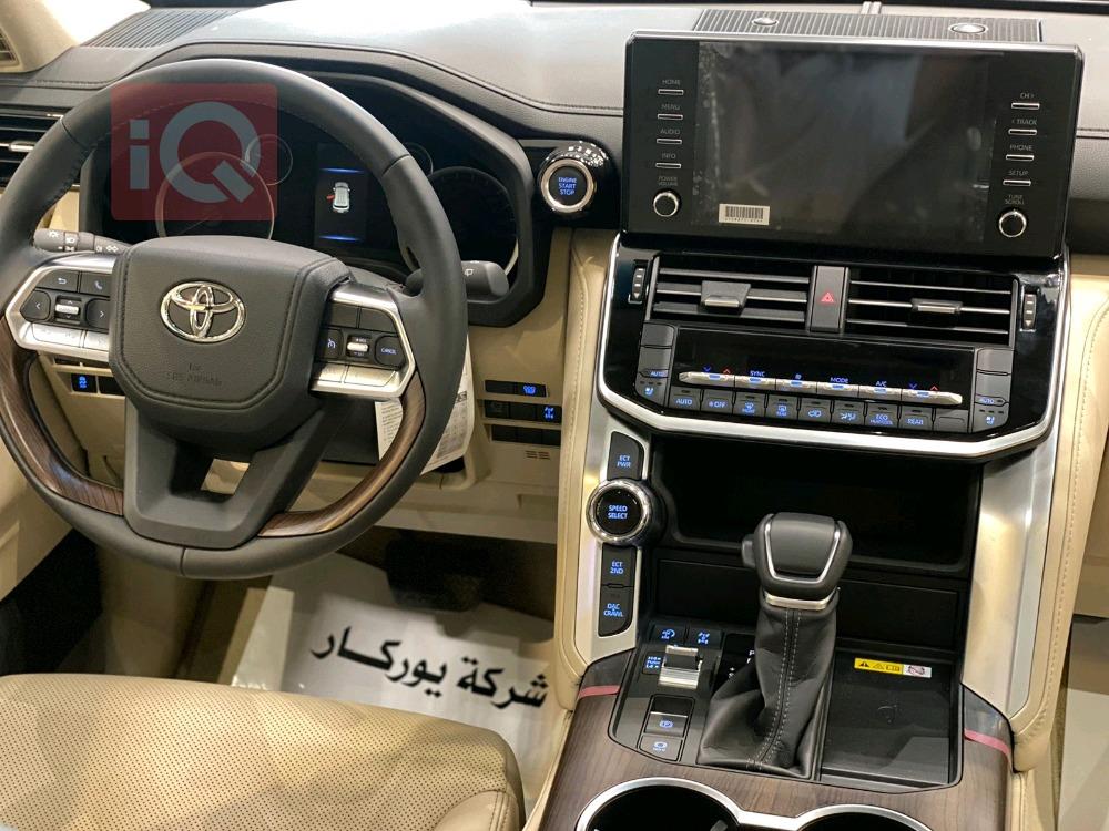 تۆیۆتا لاند کروزەر